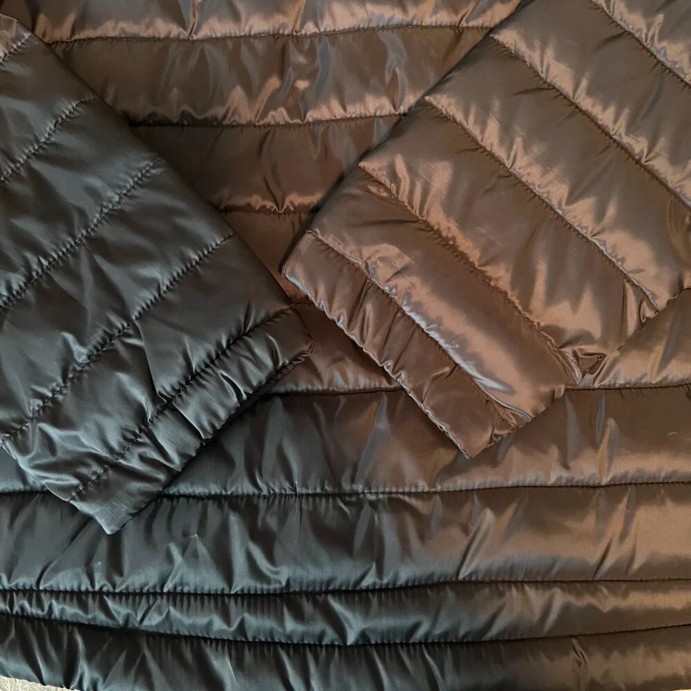 EVERLANE Women's Renew Lightweight Puffer Jacket - Black,  Size Large -  EUC - Picture 9 of 16